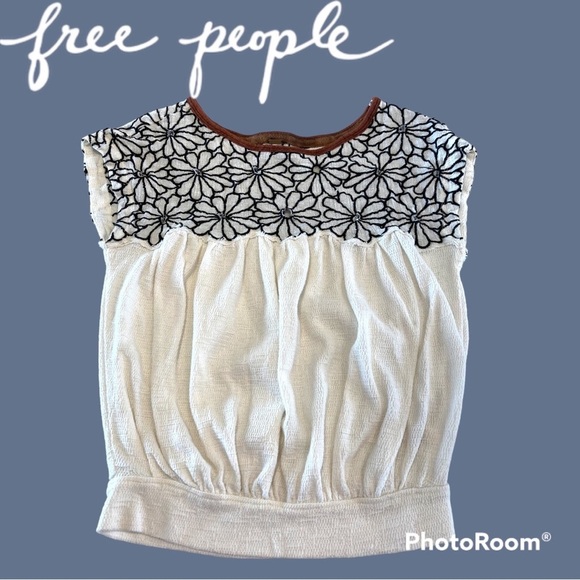 Free People Tops - FREE People Georgia Daisy embroidered bubble top XS